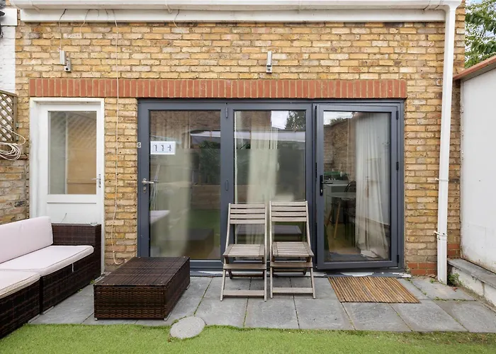 Putney Thames Garden Flat